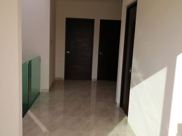 Hermosa Residencia en La Condesa Juriquilla, Estudio o 4ta Rec en PB, Jardín,.