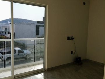 Hermosa Residencia en La Condesa Juriquilla, Estudio o 4ta Rec en PB, Jardín,.