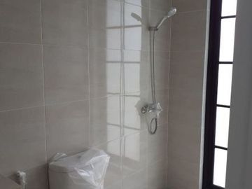 rumah cantik buat keluarga muda,dekat fasilitas danau, clubhouse