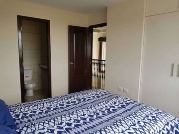 Venta de casa a estrenar con acabados de lujo/Urb. Casalaguna/a 5 minutos de Riocentro Dorado.