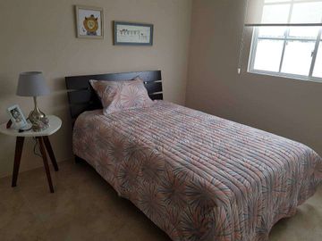 Venta de casa a estrenar con acabados de lujo/Urb. Casalaguna/a 5 minutos de Riocentro Dorado.