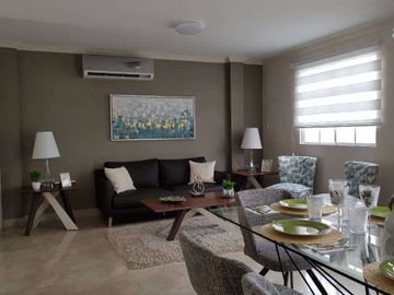 Venta de casa a estrenar con acabados de lujo/Urb. Casalaguna/a 5 minutos de Riocentro Dorado.