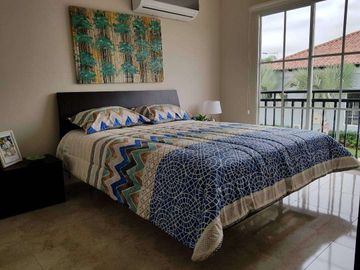 Venta de casa a estrenar con acabados de lujo/Urb. Casalaguna/a 5 minutos de Riocentro Dorado.