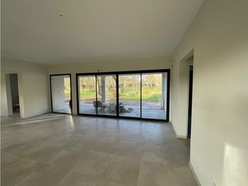 Casa Quinta a estrenar!!! - Barrio de Chacras Malvinas - Brandsen