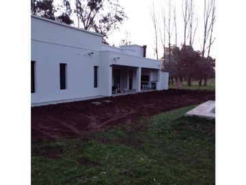 Casa Quinta a estrenar!!! - Barrio de Chacras Malvinas - Brandsen