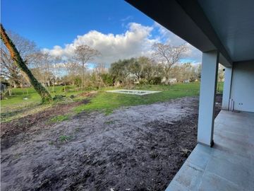 Casa Quinta a estrenar!!! - Barrio de Chacras Malvinas - Brandsen