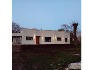 Casa Quinta a estrenar!!! - Barrio de Chacras Malvinas - Brandsen