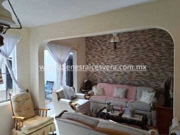 CASA EN VENTA EN TEQUISQUIAPAN, EN COLONIA ADOLFO LOPEZ MATEOSLUPITA