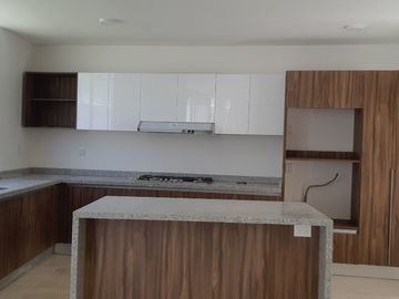 Hermosa Casa en La Condesa Juriquilla, Pasillo Lateral, Jardín, Estudio, 3 Recs