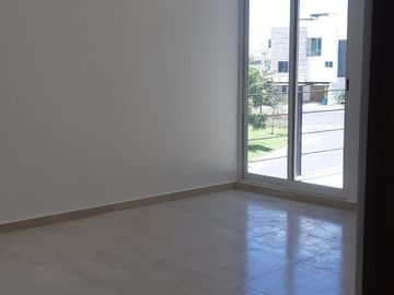 Hermosa Casa en La Condesa Juriquilla, Pasillo Lateral, Jardín, Estudio, 3 Recs