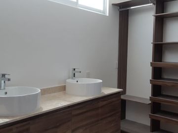 Hermosa Casa en La Condesa Juriquilla, Pasillo Lateral, Jardín, Estudio, 3 Recs