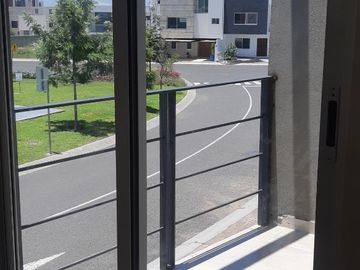 Hermosa Casa en La Condesa Juriquilla, Pasillo Lateral, Jardín, Estudio, 3 Recs