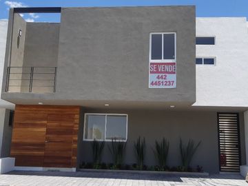 Hermosa Casa en La Condesa Juriquilla, Pasillo Lateral, Jardín, Estudio, 3 Recs