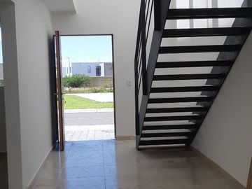 Hermosa Casa en La Condesa Juriquilla, Pasillo Lateral, Jardín, Estudio, 3 Recs