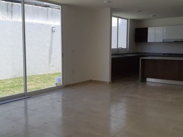 Hermosa Casa en La Condesa Juriquilla, Pasillo Lateral, Jardín, Estudio, 3 Recs