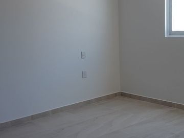 Hermosa Casa en La Condesa Juriquilla, Pasillo Lateral, Jardín, Estudio, 3 Recs