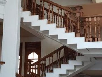 *Dijual Rumah Tengah Kota* *Raya Darmo Surabaya*