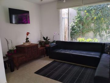 EN VENTA BONITA CASA  DENTRO DE CONJUNTO EN CUMBAYÁ