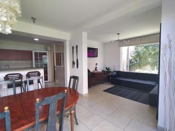 EN VENTA BONITA CASA  DENTRO DE CONJUNTO EN CUMBAYÁ