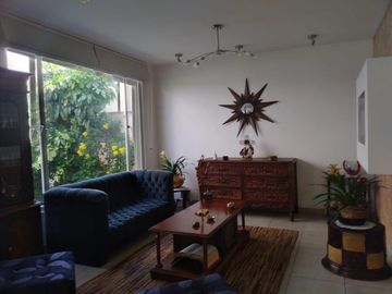 EN VENTA BONITA CASA  DENTRO DE CONJUNTO EN CUMBAYÁ