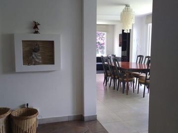 EN VENTA BONITA CASA  DENTRO DE CONJUNTO EN CUMBAYÁ