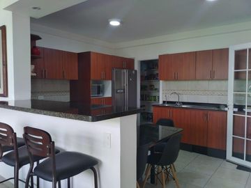 EN VENTA BONITA CASA  DENTRO DE CONJUNTO EN CUMBAYÁ