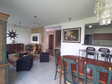 EN VENTA BONITA CASA  DENTRO DE CONJUNTO EN CUMBAYÁ