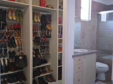 EN VENTA BONITA CASA  DENTRO DE CONJUNTO EN CUMBAYÁ