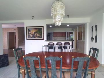 EN VENTA BONITA CASA  DENTRO DE CONJUNTO EN CUMBAYÁ