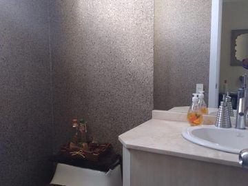 EN VENTA BONITA CASA  DENTRO DE CONJUNTO EN CUMBAYÁ