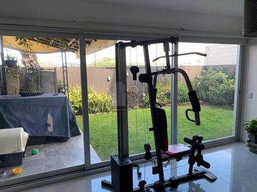 Casa sola en venta con acabados de lujo y vista panorámica desde su roof garden