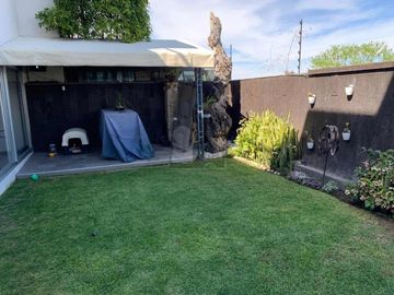 Casa sola en venta con acabados de lujo y vista panorámica desde su roof garden