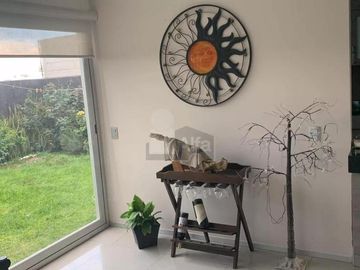 Casa sola en venta con acabados de lujo y vista panorámica desde su roof garden