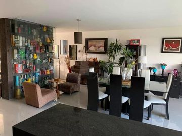 Casa sola en venta con acabados de lujo y vista panorámica desde su roof garden