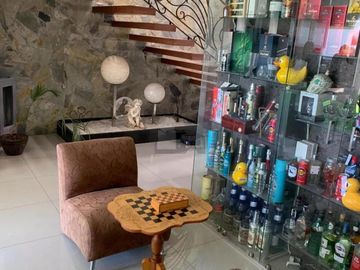 Casa sola en venta con acabados de lujo y vista panorámica desde su roof garden