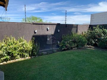 Casa sola en venta con acabados de lujo y vista panorámica desde su roof garden