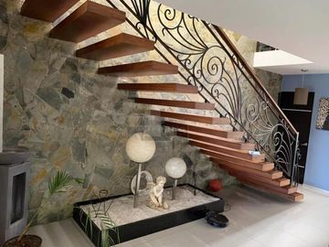 Casa sola en venta con acabados de lujo y vista panorámica desde su roof garden