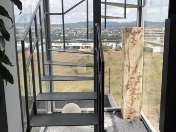 Casa sola en venta con acabados de lujo y vista panorámica desde su roof garden