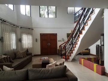 For SALE : 5 BEDROOM CORNER HOUSE & LOT IN VISTA REAL, QC