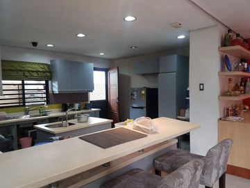 For SALE : 5 BEDROOM CORNER HOUSE & LOT IN VISTA REAL, QC