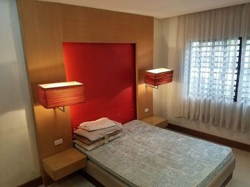 For SALE : 5 BEDROOM CORNER HOUSE & LOT IN VISTA REAL, QC