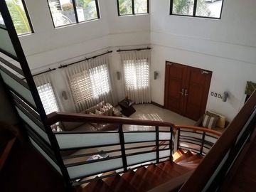 For SALE : 5 BEDROOM CORNER HOUSE & LOT IN VISTA REAL, QC