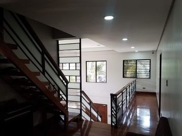 For SALE : 5 BEDROOM CORNER HOUSE & LOT IN VISTA REAL, QC
