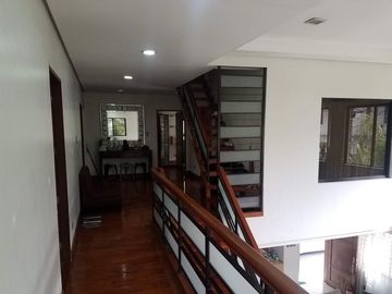 For SALE : 5 BEDROOM CORNER HOUSE & LOT IN VISTA REAL, QC