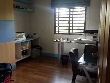 For SALE : 5 BEDROOM CORNER HOUSE & LOT IN VISTA REAL, QC
