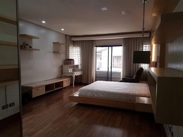 For SALE : 5 BEDROOM CORNER HOUSE & LOT IN VISTA REAL, QC
