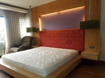 For SALE : 5 BEDROOM CORNER HOUSE & LOT IN VISTA REAL, QC
