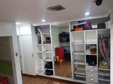 For SALE : 5 BEDROOM CORNER HOUSE & LOT IN VISTA REAL, QC
