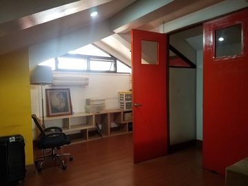 For SALE : 5 BEDROOM CORNER HOUSE & LOT IN VISTA REAL, QC