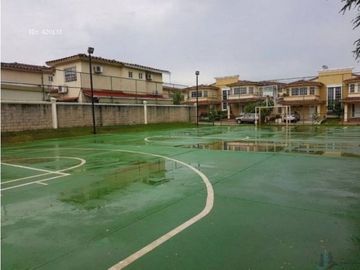 VENTA DE CASA EN CONDADO DEL REY  DORADO SPRINGS